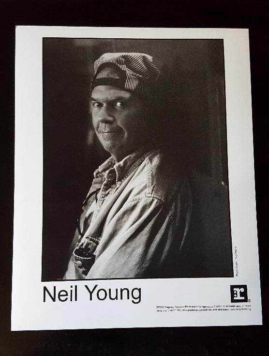 NEIL YOUNG ORIGINAL US 2000 PROMO ONLY 8"x10" PHOTO